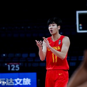 亚博体育平台-张博源加盟路易斯维尔 知名校友：昂塞尔德&amp;米切尔&amp;罗齐尔&amp;哈雷尔